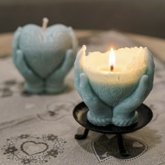 Prírodná sviečka SRDCE V DLANIACH