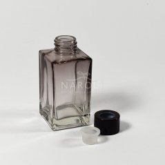 Sklenená hranatá fľaška, dymová, s čiernym uzáverom, na difuzér, 100 ml
