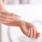 Roll-on s esenciálnymi olejmi